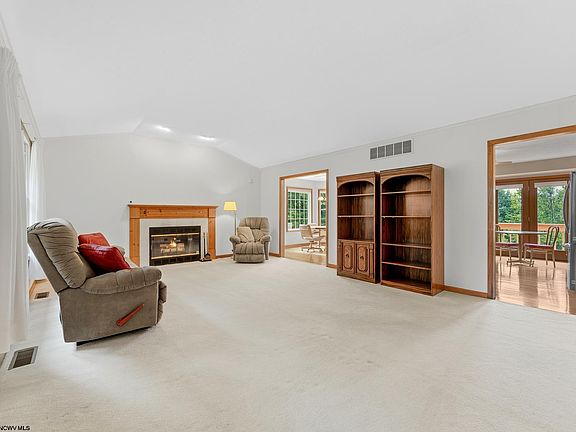 4th image of 404 Cedar Ln