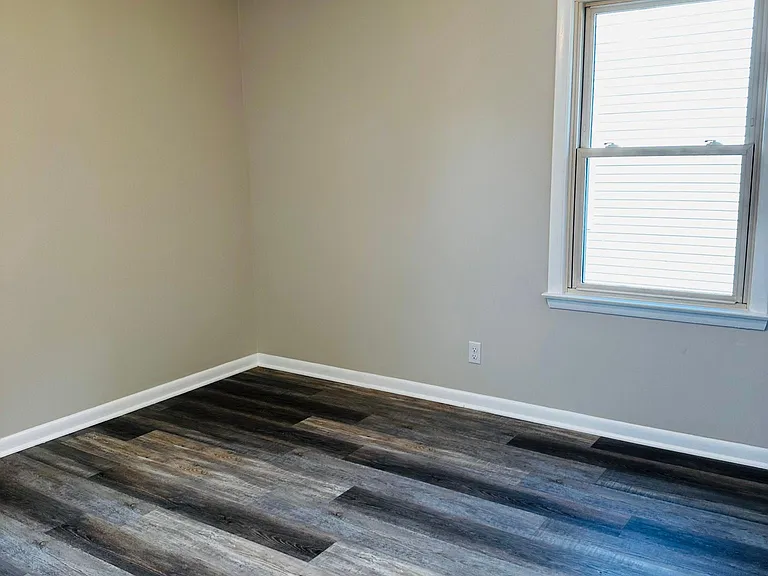 114 Logan Ave — Photo 13