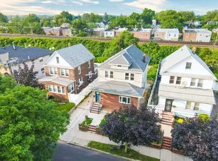 13755 Bedell St, Springfield Gardens, NY 11413