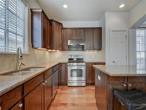 3rd image of 12804 Venice Ln