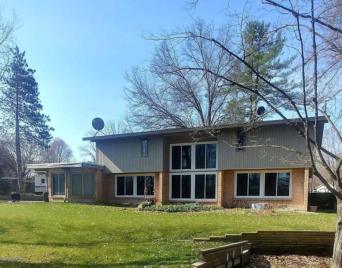 1035 David Dr photo 1