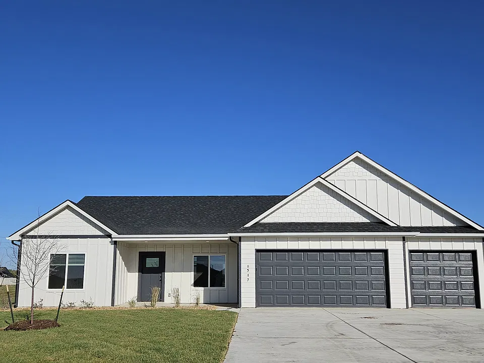 1517 N Garnet Ct
