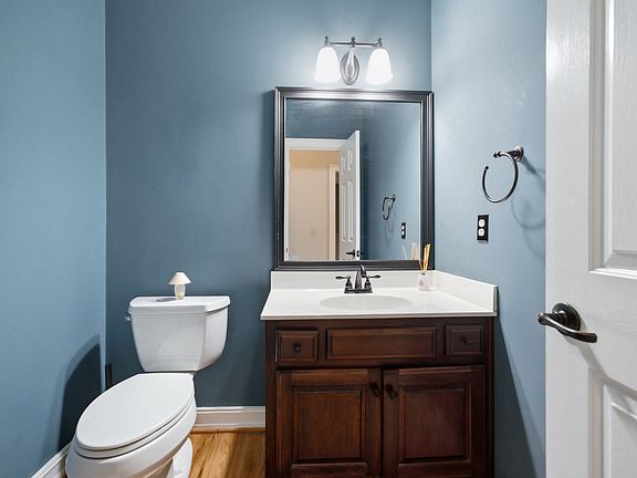 3rd image of 5525A Hampstead Way