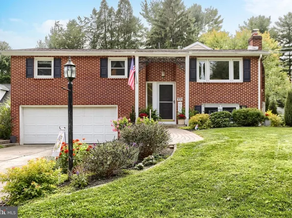 818 Meadow Ln, Camp Hill, PA 17011