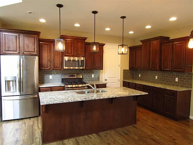 5 bed, 3.5 bath, 3249 sqft, $3,165 — Photo 3
