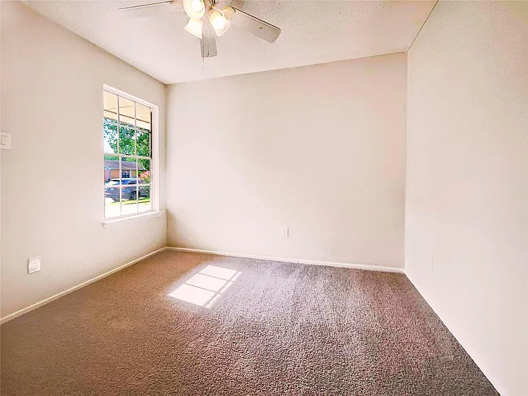 7422 Breccia Dr — Photo 10