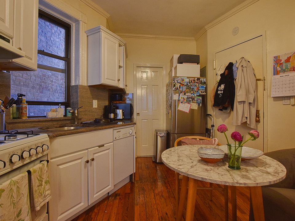 2nd image of 266 W 11th St APT 4RW