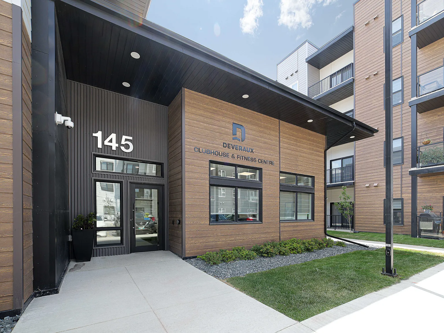 Sol at Aurora — Photo 4