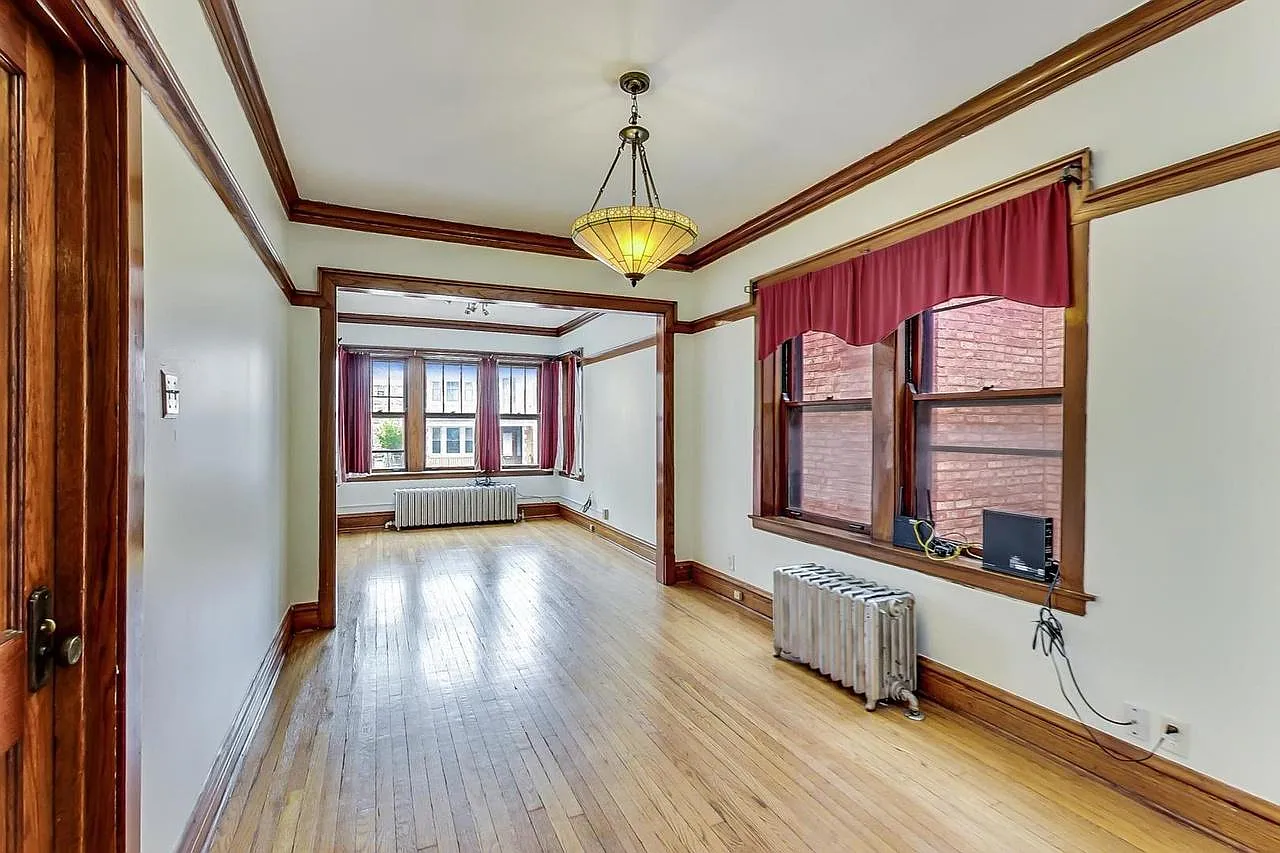 2 bed, 906 sqft, $1,950 — Photo 2