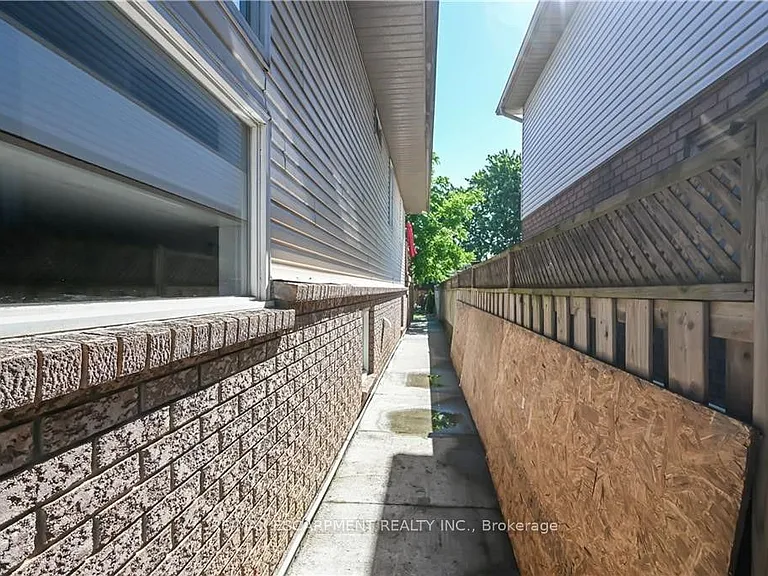 296 Winterberry Dr #LOWER — Photo 28
