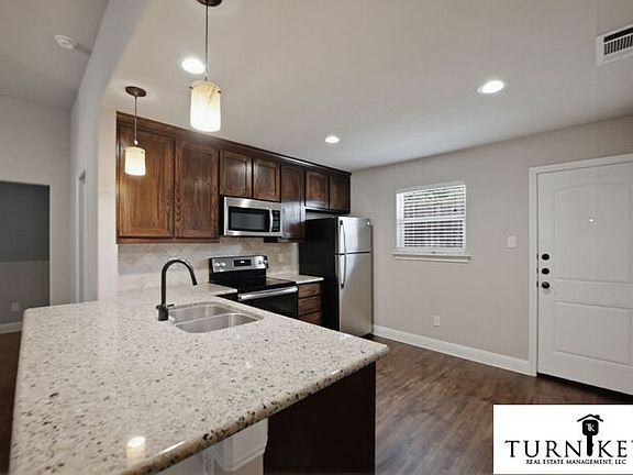 3rd image of 1325 White Sand Dr