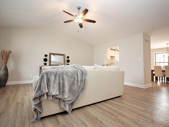 3rd image of 1140 Orchard Dr