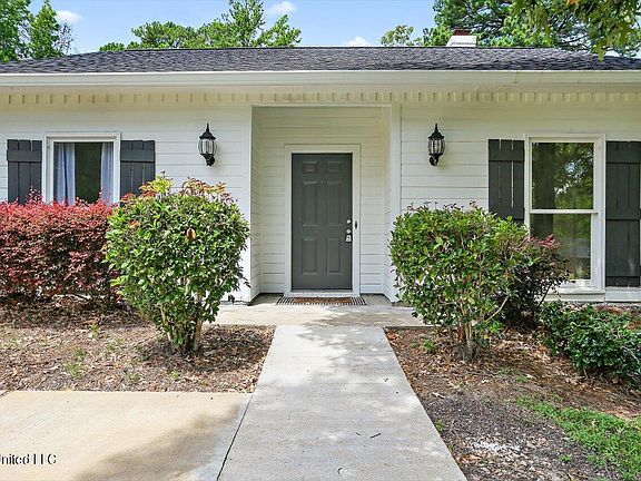 3rd image of 221 Pembroke Dr