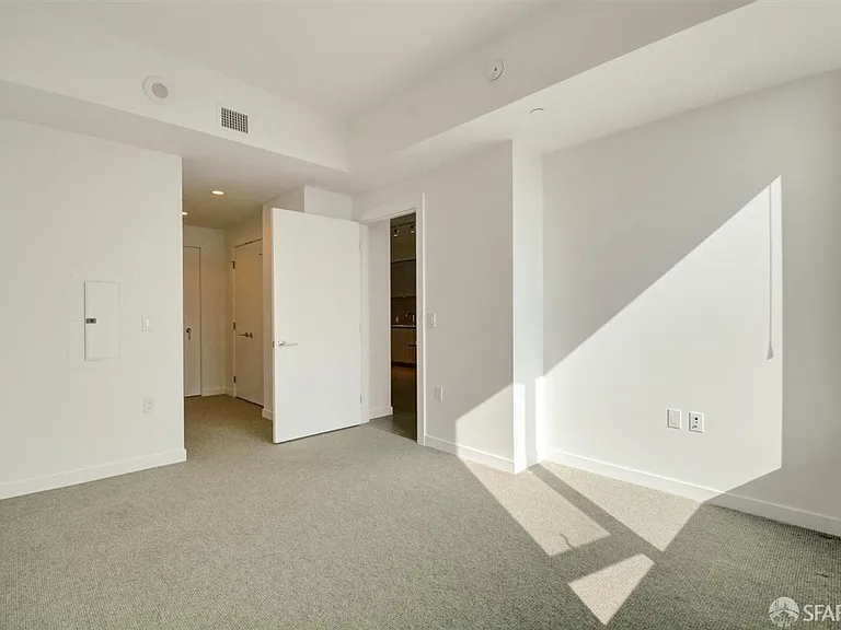 1000 3rd St #916 — Photo 11