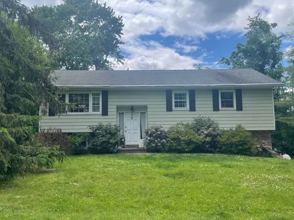 1663 Paine St, Yorktown Heights, NY 10598