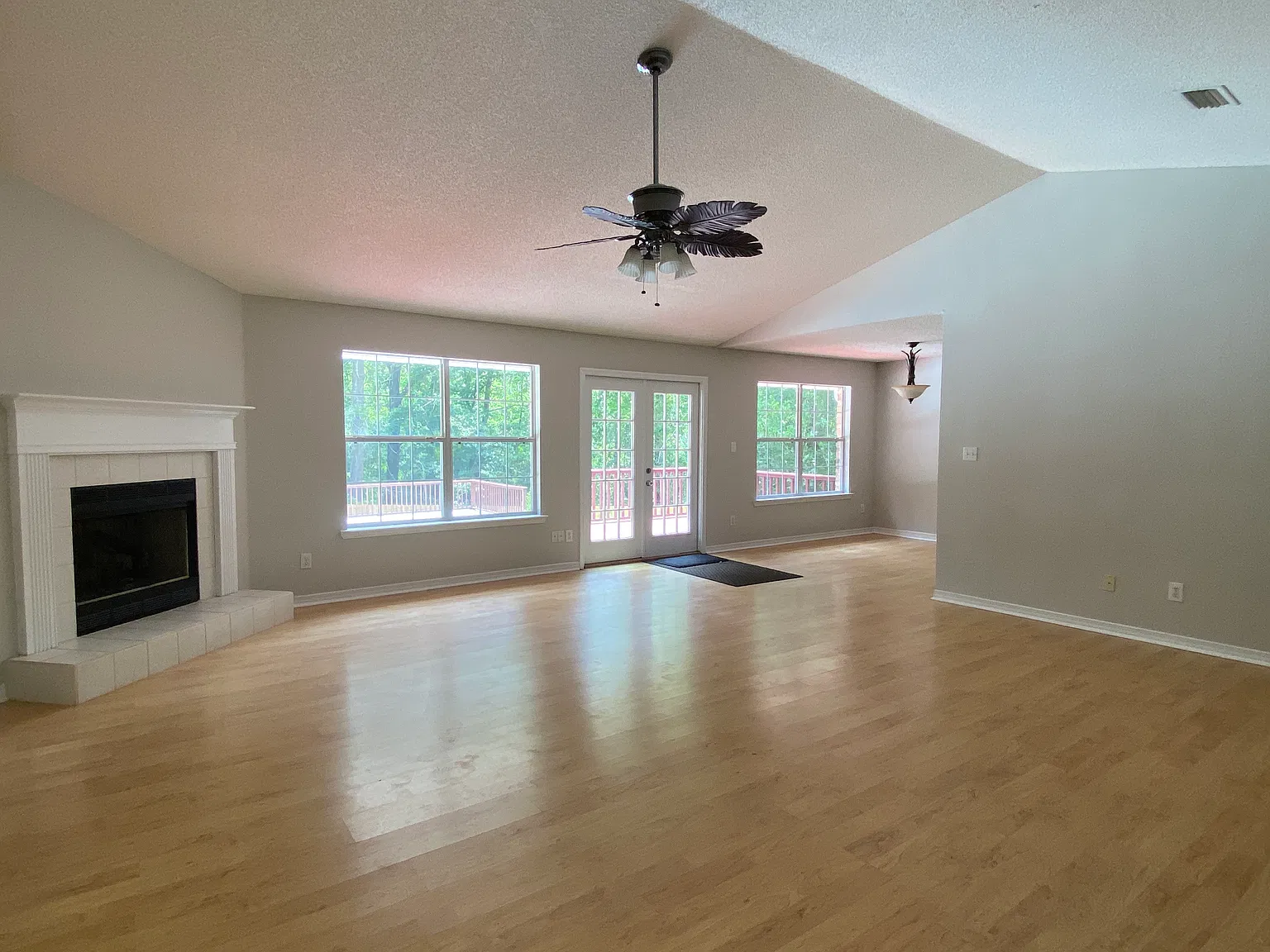Available Mid-December! Bay Branch Villas 3 Bed/2 Bath! Plus Pool! — Photo 2