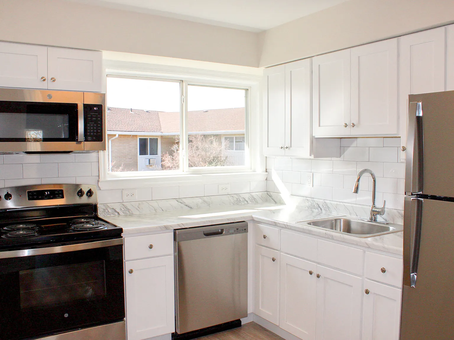 Edgewater Apartments — Photo 1