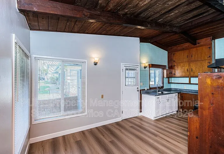 1053 Grand Ave — Photo 10