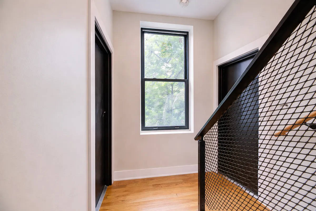 Building Photo - 68 E McMicken Ave #9