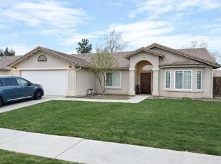443 S Park Ave, Kerman, CA 93630