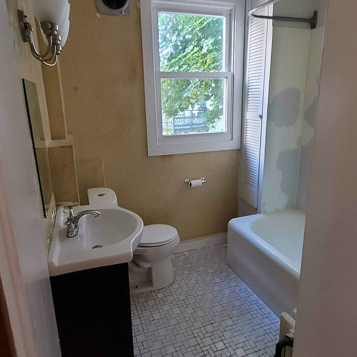 1st image of 10 Arbor St #1