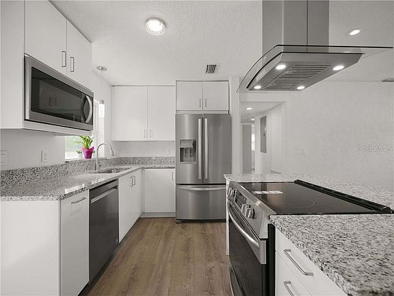 3rd image of 150 Overbrook Dr