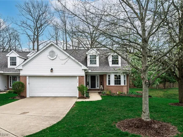 448 E Reserve Dr, Cuyahoga Falls, OH 44223
