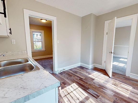 4th image of 3052 Sackett Ave
