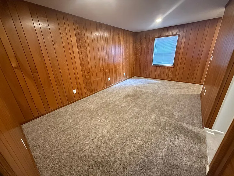 586 Franklin St — Photo 9
