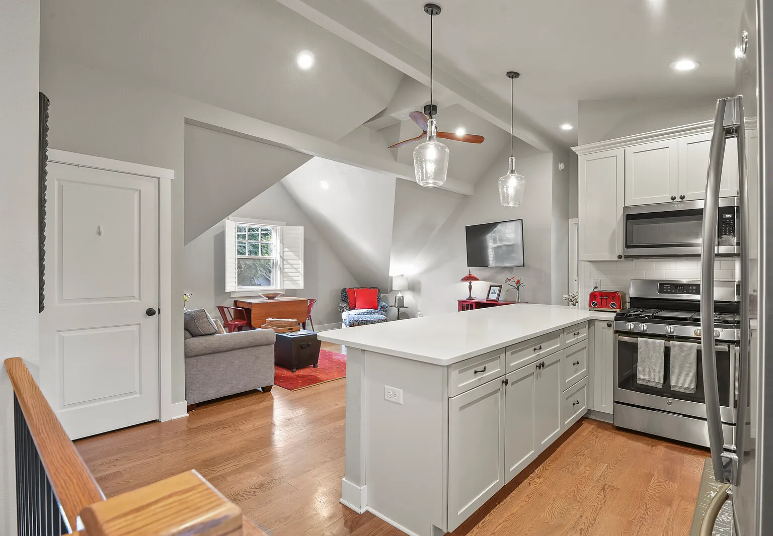 1 bed, 900 sqft, $2,500 — Photo 4