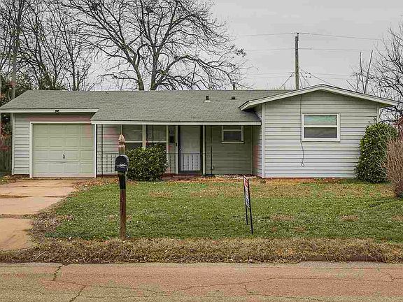 2nd image of 407 NW Greenmeadow Dr