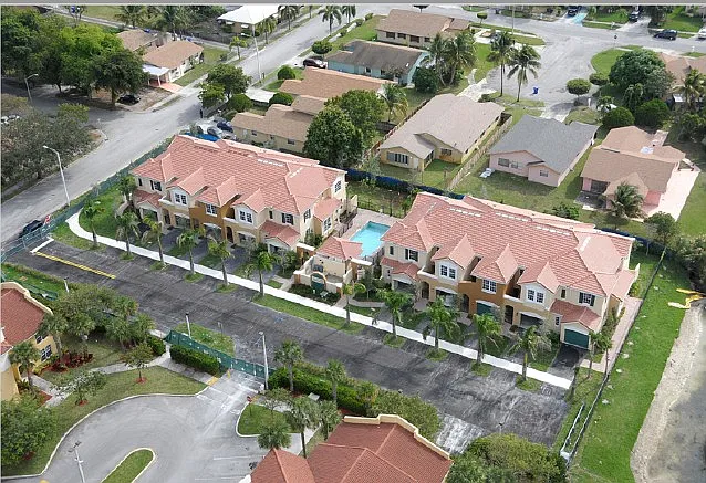 2 bed, 2.5 bath, 1350 sqft, $2,335 — Photo 4