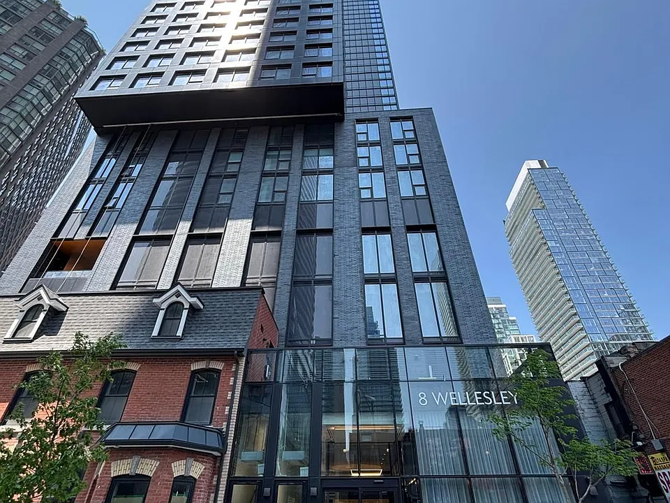 8 Wellesley St W #908