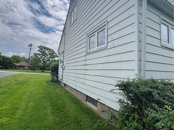 3rd image of 1705 10th Ave