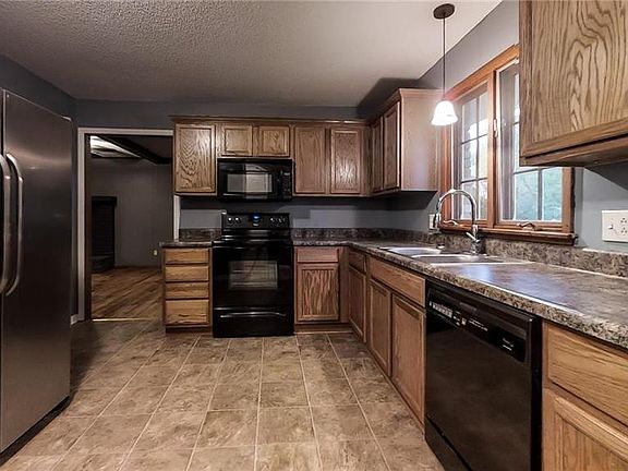 4th image of 8026 Brookside Cir
