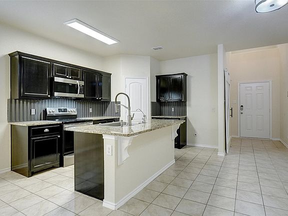 5th image of 644 River Rock Dr