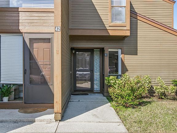 3rd image of 41 Hembury Ln