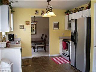 5th image of 472 Bedford Park Dr