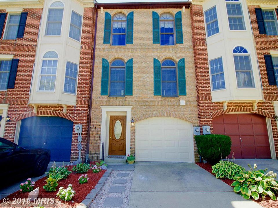 Spacious 4 level town home with 2 master suites!