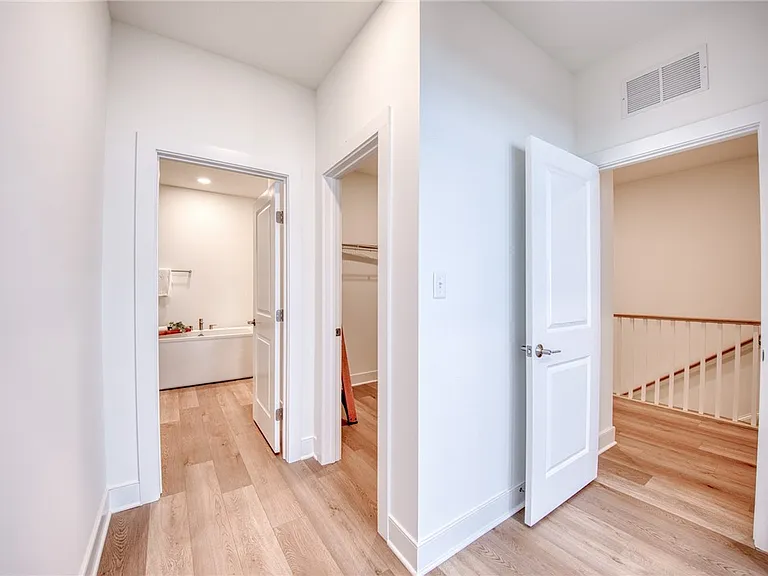 304 Highbridge Ln — Photo 22
