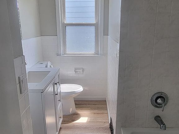 3rd image of 4385 Glenview Rd #1