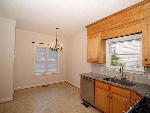 5th image of 121 Bryant Dr