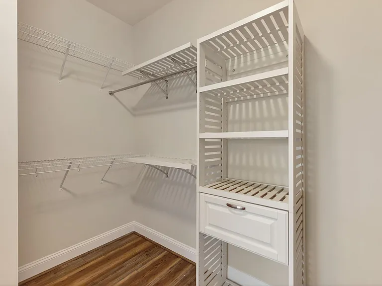 2942 Templehof Ct — Photo 35