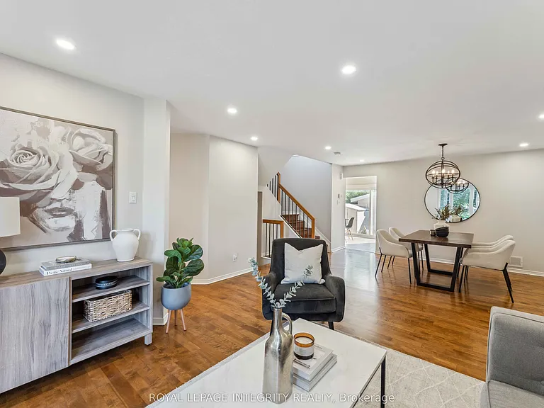 7 Windhurst Dr — Photo 2