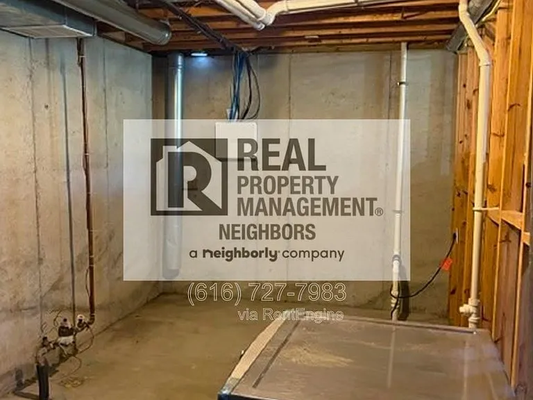 1636 Northbend Dr NE — Photo 25