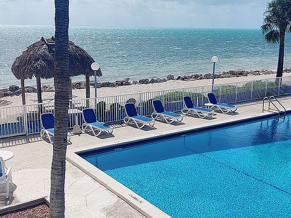 4th image of 133 Coco Plum Dr #5