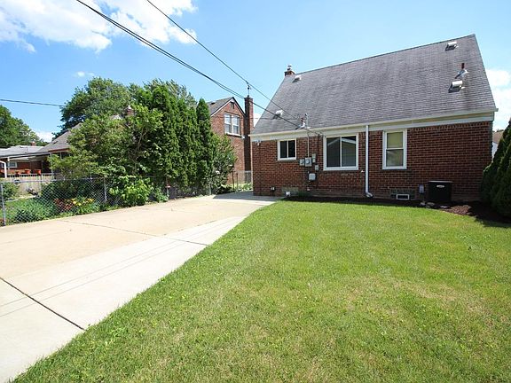 4th image of 15736 Aster Ave