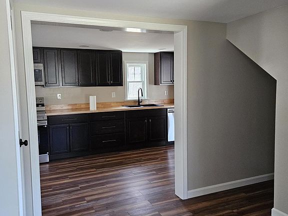4th image of 303 Maquoit Road