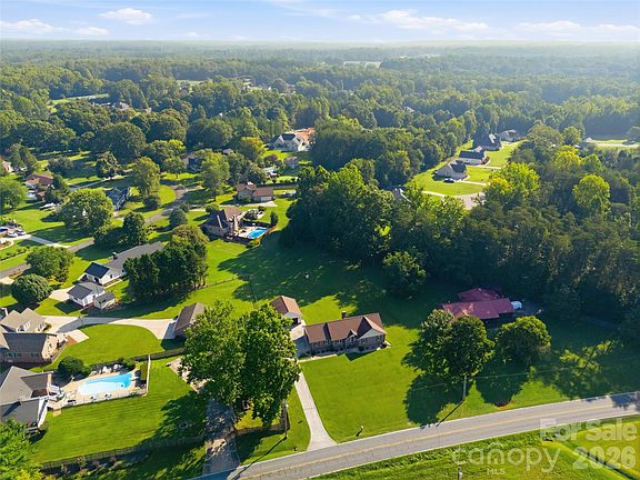 4th image of 1035 Sides Rd