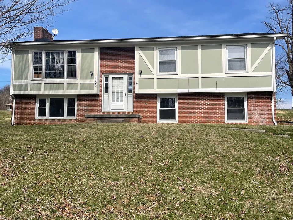1109 Memorial Dr